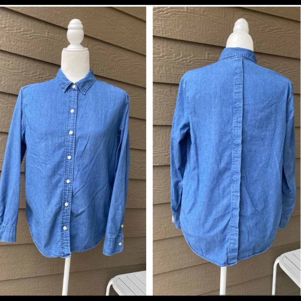 Levi’s Women’s Boyfriend Fit Jean Shirt